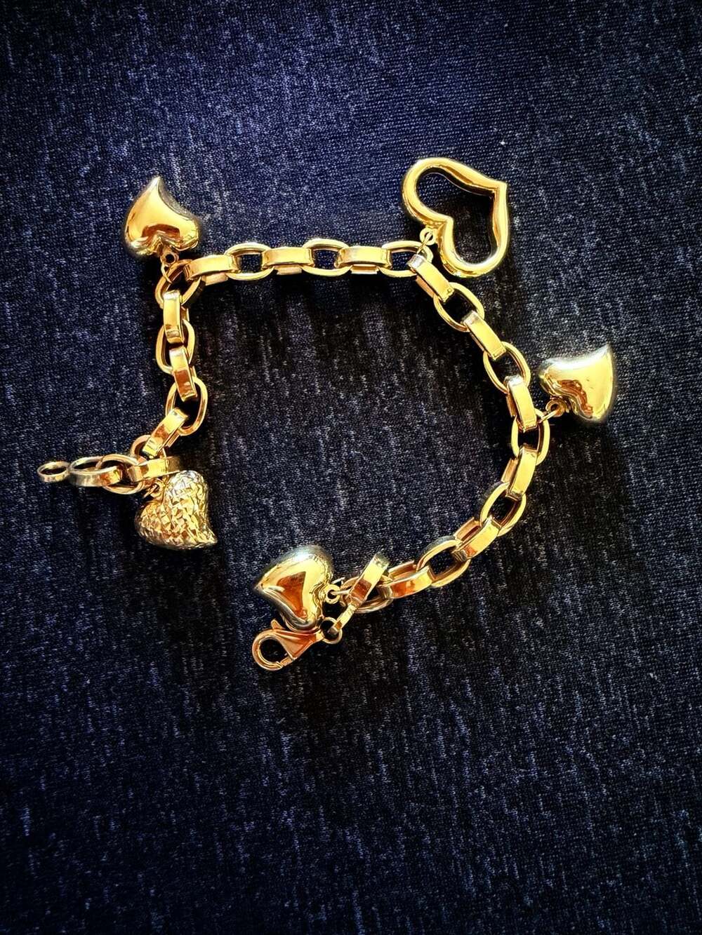 18K YG Chunky Link Charm Bracelet  Puffy Heart Pendants Brand New 750 Stamped